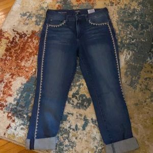 Cuffed embroidered cropped jeans